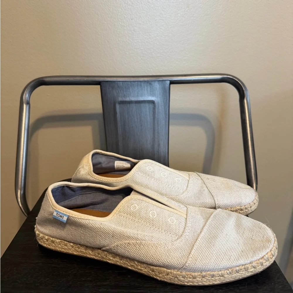 TOMS Classic Espadrilles Beige Canvas Slip On Flats Women’s 9.5
